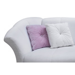 Фрагмент дивана с подушками
